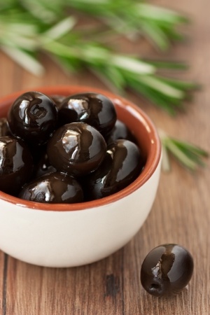 ブラックオリーブ グリーンオリーブとの違いは熟成度 ナポリの窯グルメブログ